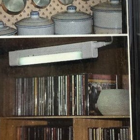 QualStar 24 inch Under-Cabinet Flourescent Light - Picture 13 of 13